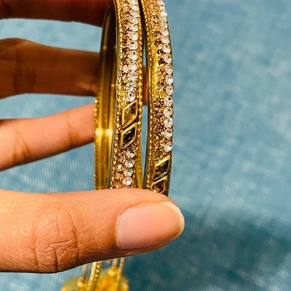 Bangles with Latkan - Picture 2 of 5